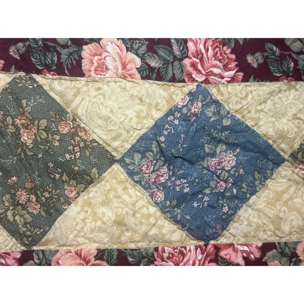 Dahlia Patchwork Quilt F/Q Ditsy Floral Shabby Chic Vtg Cottage Grannycore Decor